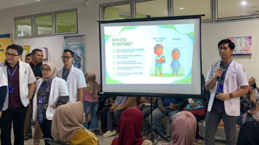 Instalasi Humas dan Promosi Kesehatan RSUP M Djamil Padang menggelar edukasi kesehatan bagi pasien dan keluarga, Senin (8/6).Foto: Dokumentasi Humas RSUP M Djamil Padang