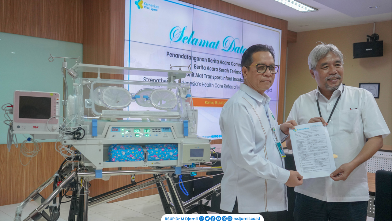 RSUP M. Djamil Padang menerima satu unit alat transport infant incubator dari SHIREN Project. Foto: RSUP M Djamil Padang