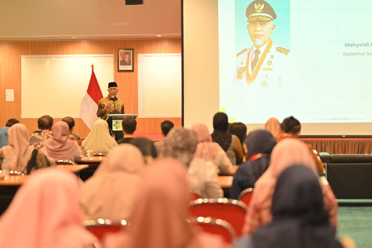 Gubernur Sumbar, Mahyeldi Ansharullah saat membuka CoE Program and Symposium di RSUP Dr. M. Djamil Padang, Sabtu (6/6).Foto: Ari/Biro Adpim Sumbar